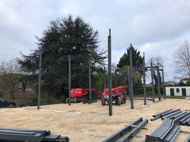 Structure photovoltaïque métallique sur chantier